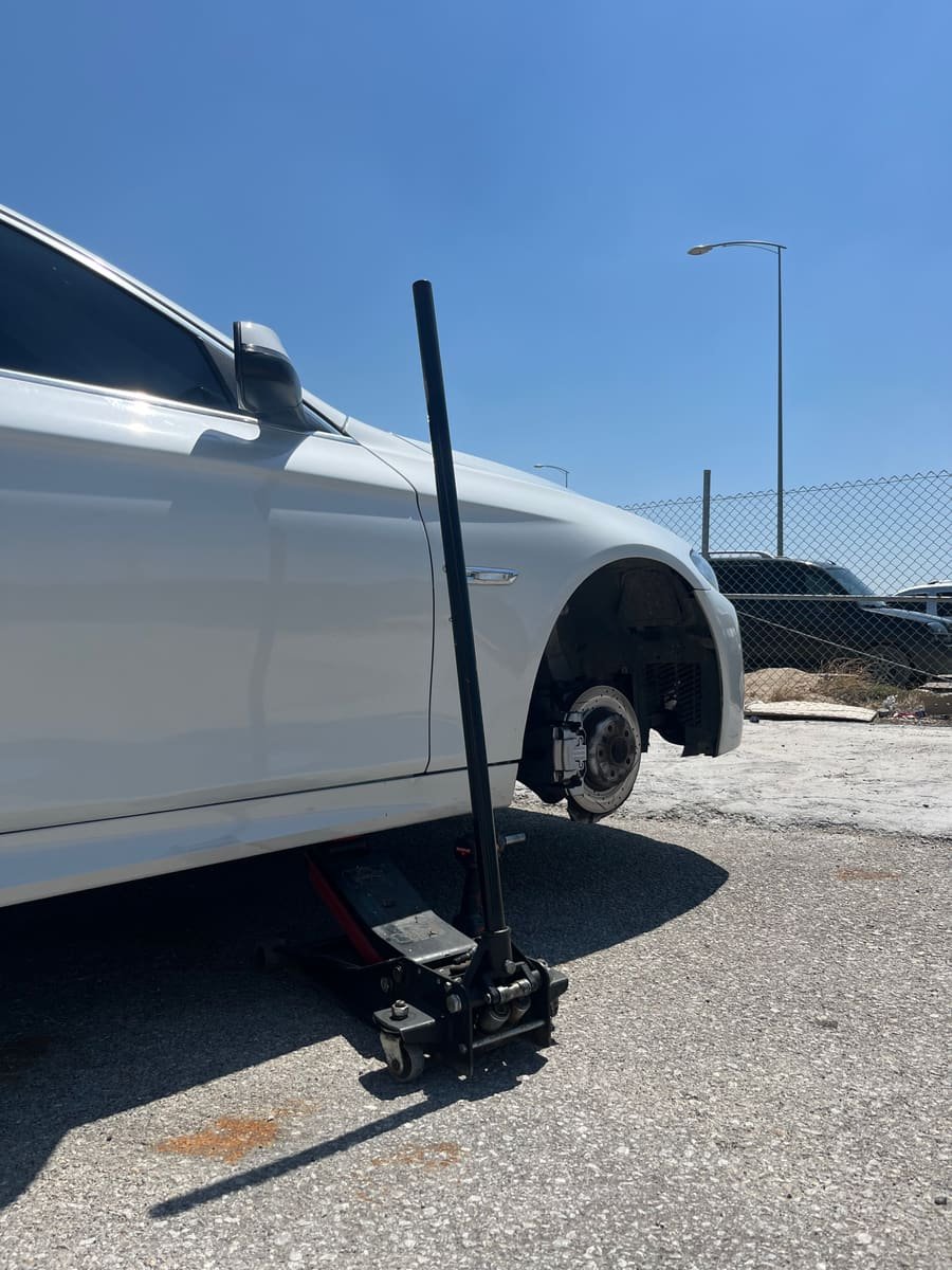 Balıkesir ve ilçelerinde adrese teslim gezici mobil lastik servisi ve yerinde lastik onarım hizmeti veriyoruz.